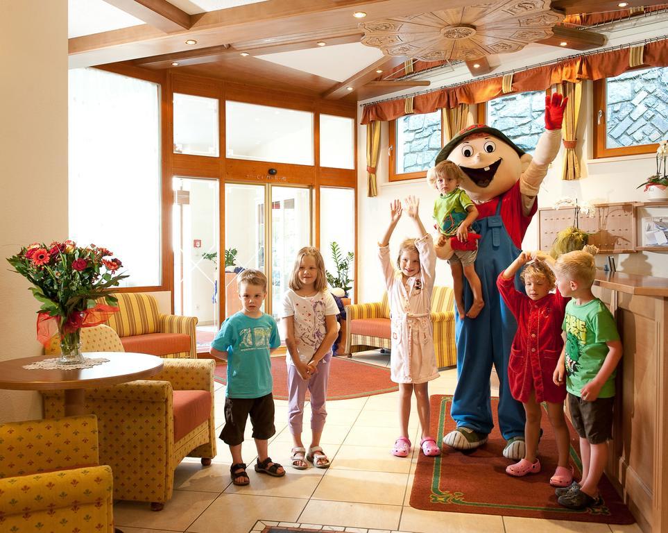 Kinderhotel Laderhof Ladis Exterior foto
